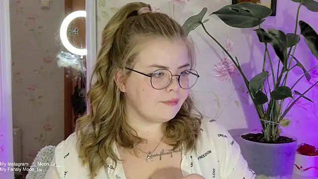 Snapshot of sinnamon_ chatting on 19, 9, 2025 sinnamon online show from 19, 9, 2025