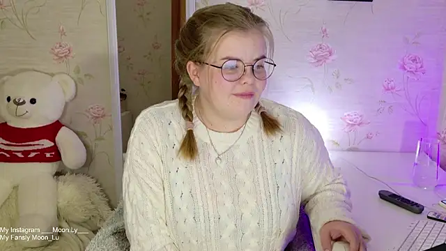 Snapshot of sinnamon_ chatting on 6, 10, 2025 sinnamon online show from 6, 10, 2025