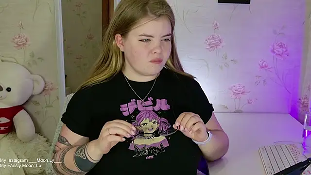 Snapshot of sinnamon_ chatting on 7, 10, 2025 sinnamon online show from 7, 10, 2025