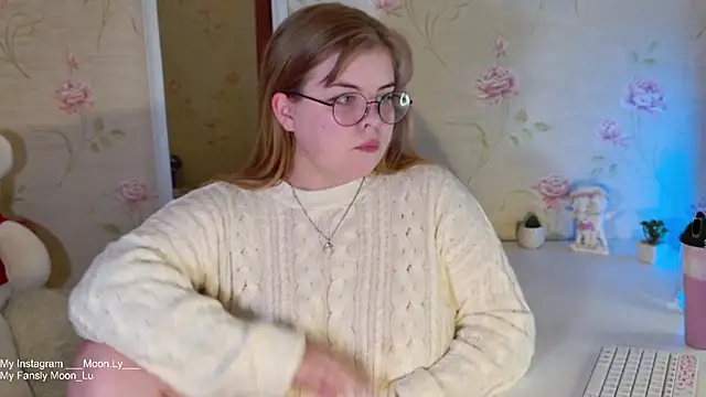 Snapshot of sinnamon_ chatting on 24, 10, 2025 sinnamon online show from 24, 10, 2025