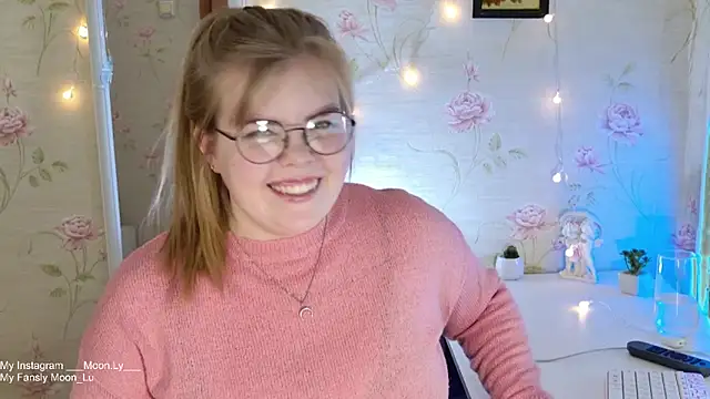 Snapshot of sinnamon_ chatting on 1, 11, 2025 sinnamon online show from 1, 11, 2025