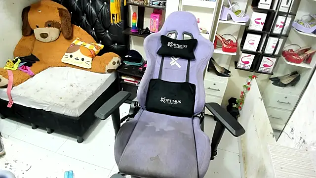 Snapshot of allsson_queen chatting on 7, 11, 2025 allsson queen online show from 7, 11, 2025