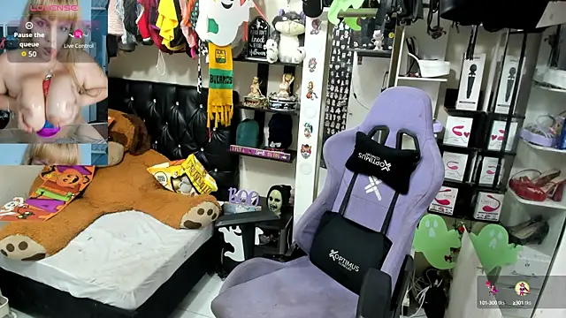 Snapshot of allsson_queen chatting on 21, 10, 2025 allsson queen online show from 21, 10, 2025