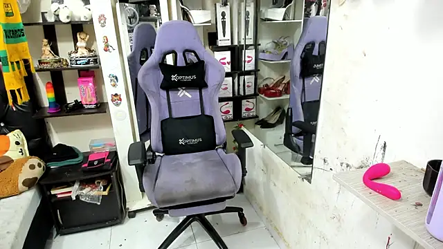 Snapshot of allsson_queen chatting on 11, 11, 2025 allsson queen online show from 11, 11, 2025