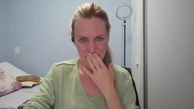 Snapshot of Annylove1 chatting on 22, 4, 2026 Annylove1 online show from 22, 4, 2026