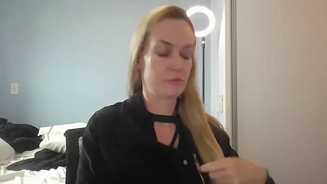 Snapshot of Annylove1 chatting on 27, 5, 2026 Annylove1 online show from 27, 5, 2026