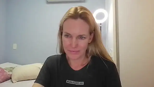 Snapshot of Annylove1 chatting on 27, 4, 2026 Annylove1 online show from 27, 4, 2026