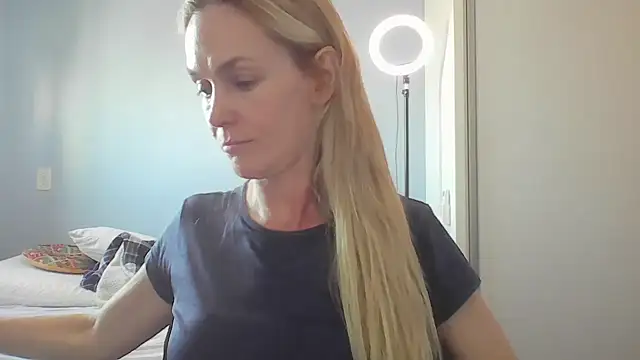 Snapshot of Annylove1 chatting on 6, 5, 2026 Annylove1 online show from 6, 5, 2026