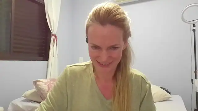 Snapshot of Annylove1 chatting on 28, 4, 2026 Annylove1 online show from 28, 4, 2026