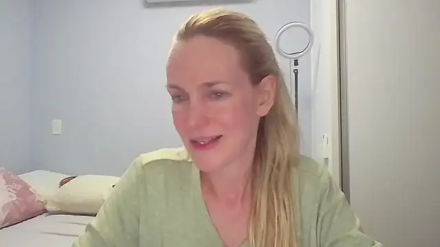 Snapshot of Annylove1 chatting on 27, 4, 2026 Annylove1 online show from 27, 4, 2026
