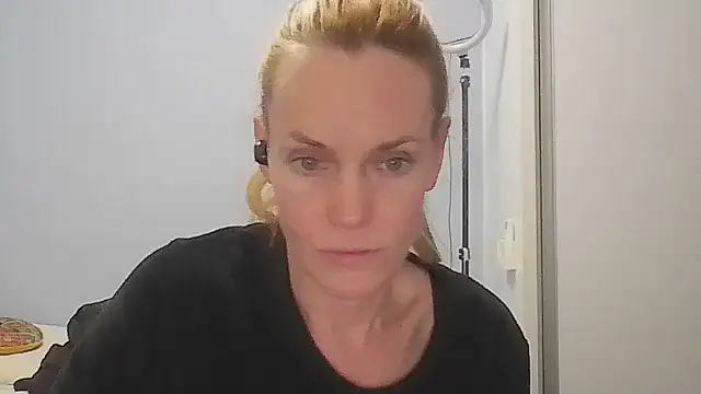 Snapshot of Annylove1 chatting on 20, 5, 2026 Annylove1 online show from 20, 5, 2026