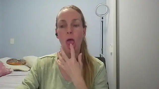 Snapshot of Annylove1 chatting on 20, 4, 2026 Annylove1 online show from 20, 4, 2026