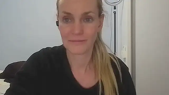 Snapshot of Annylove1 chatting on 15, 5, 2026 Annylove1 online show from 15, 5, 2026