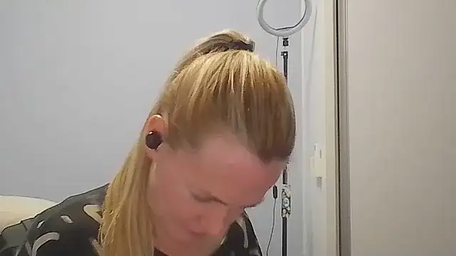 Snapshot of Annylove1 chatting on 8, 5, 2026 Annylove1 online show from 8, 5, 2026