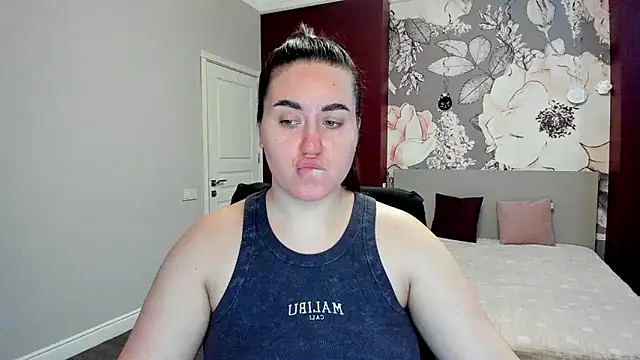 Roxie Bradley online show from 4, 3, 2026