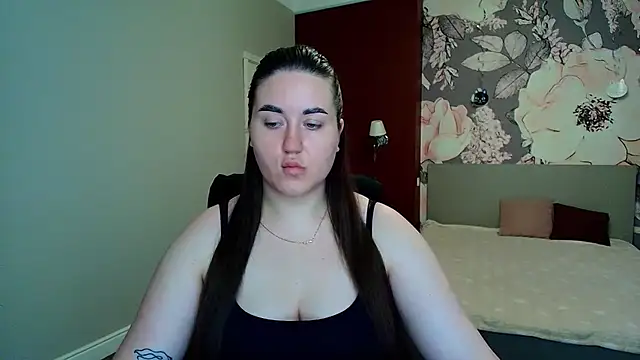 Snapshot of Roxie_Bradley chatting on 13, 7, 2026 Roxie Bradley online show from 13, 7, 2026