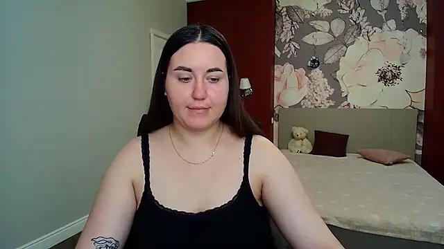 Snapshot of Roxie_Bradley chatting on 15, 7, 2026 Roxie Bradley online show from 15, 7, 2026