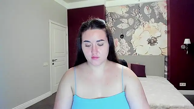 Roxie Bradley online show from 28, 10, 2025