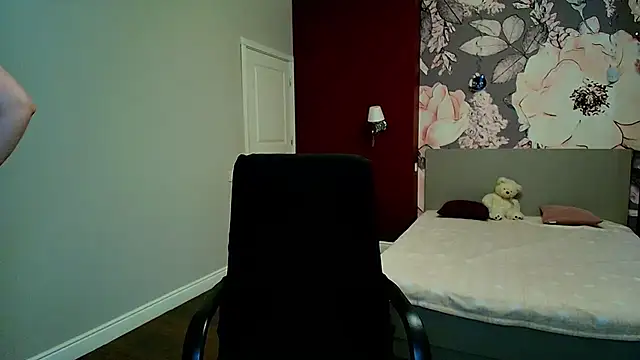 Snapshot of Roxie_Bradley chatting on 10, 7, 2026 Roxie Bradley online show from 10, 7, 2026