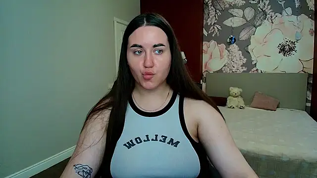 Snapshot of Roxie_Bradley chatting on 9, 7, 2026 Roxie Bradley online show from 9, 7, 2026