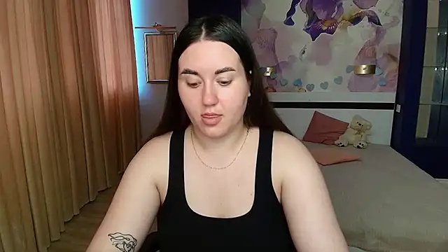 Snapshot of Roxie_Bradley chatting on 20, 7, 2026 Roxie Bradley online show from 20, 7, 2026