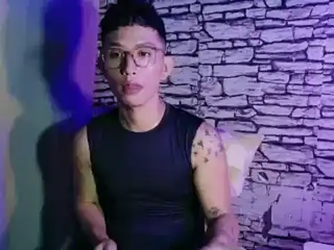 xlovercum online show from 2, 4, 2026