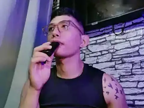 xlovercum online show from 5, 4, 2026