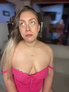 Im sophiie online show from 8, 3, 2025