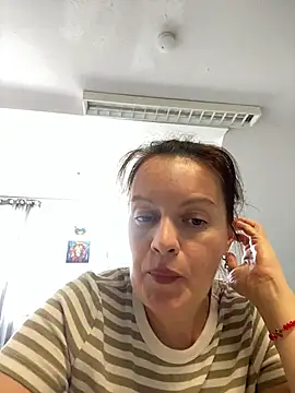 Snapshot of LoveNBloom chatting on 2, 6, 2026 LoveNBloom online show from 2, 6, 2026
