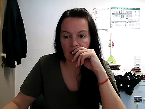 LoveNBloom online show from 25, 5, 2026