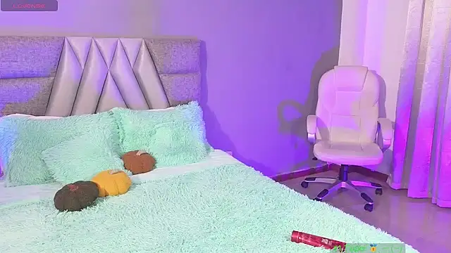 Miaparkerss  online show from 31, 1, 2025