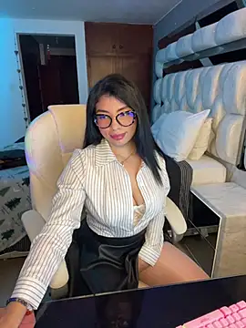 Miaparkerss  online show from 18, 3, 2025