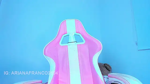 Snapshot of Ariana_f chatting on 4, 6, 2026 Ariana f online show from 4, 6, 2026