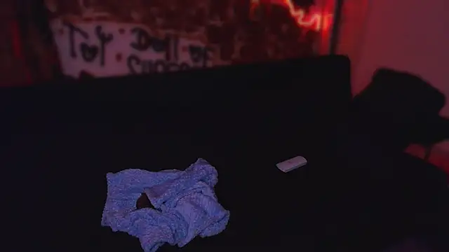 Laura takint online show from 7, 11, 2025