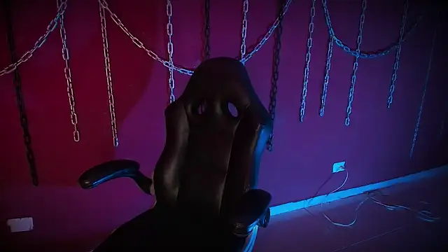 Laura takint online show from 6, 3, 2025