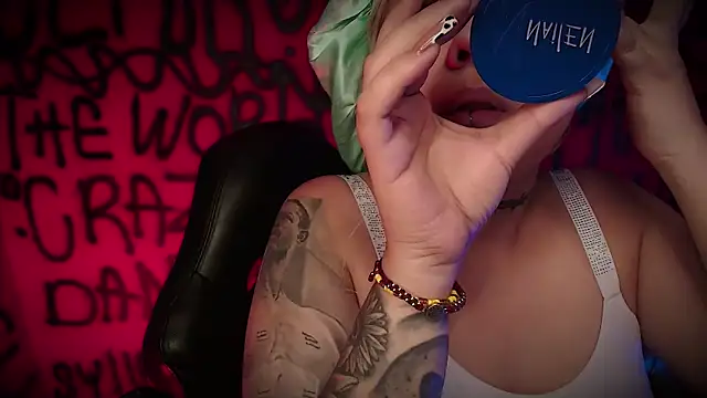 Laura takint online show from 14, 2, 2025