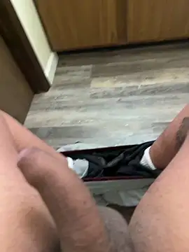 Snapshot of marhi32 chatting on 8, 11, 2025 marhi32 online show from 8, 11, 2025