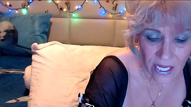 Snapshot of HappyWomanOn chatting on 28, 2, 2026 HappyWomanOn online show from 28, 2, 2026