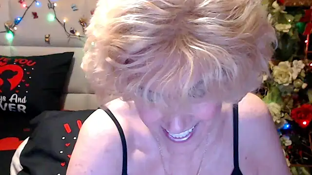 Snapshot of HappyWomanOn chatting on 13, 6, 2026 HappyWomanOn online show from 13, 6, 2026