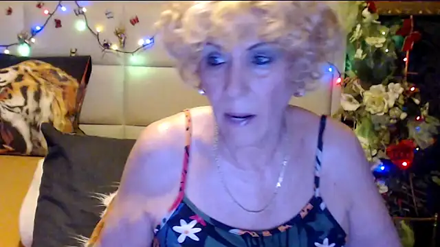 Snapshot of HappyWomanOn chatting on 19, 2, 2026 HappyWomanOn online show from 19, 2, 2026
