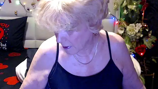 Snapshot of HappyWomanOn chatting on 18, 6, 2026 HappyWomanOn online show from 18, 6, 2026