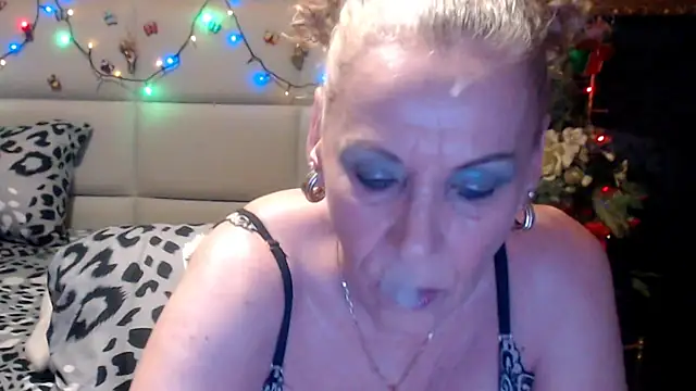 Snapshot of HappyWomanOn chatting on 18, 7, 2026 HappyWomanOn online show from 18, 7, 2026