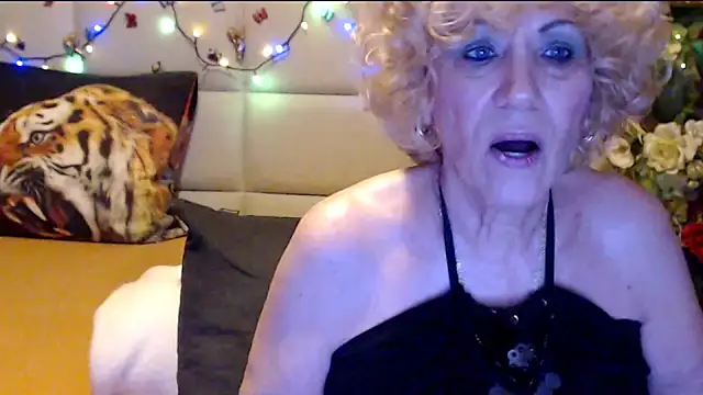Snapshot of HappyWomanOn chatting on 10, 2, 2026 HappyWomanOn online show from 10, 2, 2026