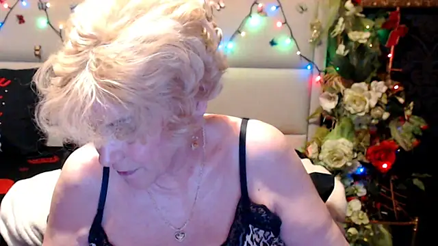 Snapshot of HappyWomanOn chatting on 11, 6, 2026 HappyWomanOn online show from 11, 6, 2026