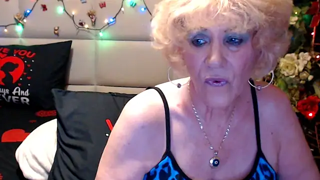 Snapshot of HappyWomanOn chatting on 19, 6, 2026 HappyWomanOn online show from 19, 6, 2026