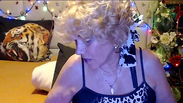 Snapshot of HappyWomanOn chatting on 14, 2, 2026 HappyWomanOn online show from 14, 2, 2026