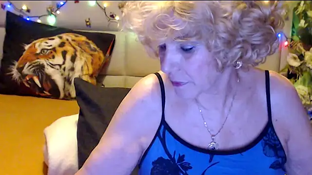 Snapshot of HappyWomanOn chatting on 8, 2, 2026 HappyWomanOn online show from 8, 2, 2026