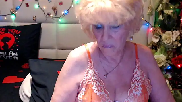 Snapshot of HappyWomanOn chatting on 20, 6, 2026 HappyWomanOn online show from 20, 6, 2026