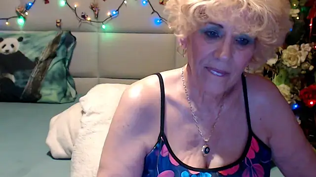 Snapshot of HappyWomanOn chatting on 6, 6, 2026 HappyWomanOn online show from 6, 6, 2026