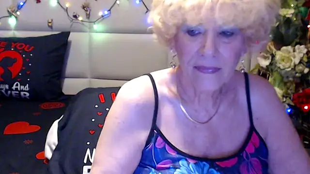 Snapshot of HappyWomanOn chatting on 12, 6, 2026 HappyWomanOn online show from 12, 6, 2026
